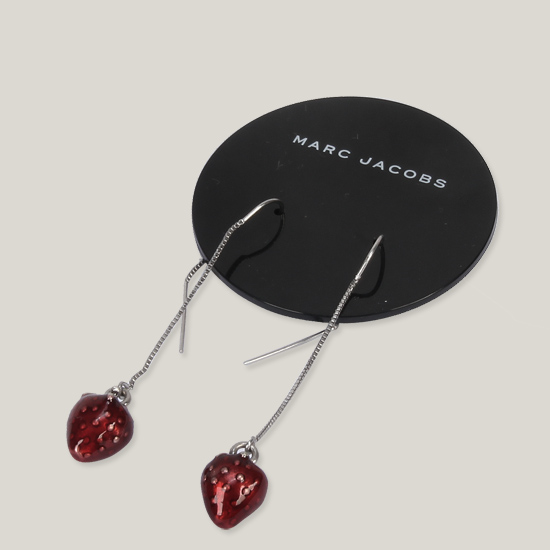 마크제이콥스 스트로베리 이어링 M0008833 066 ANTIQUE SILVER