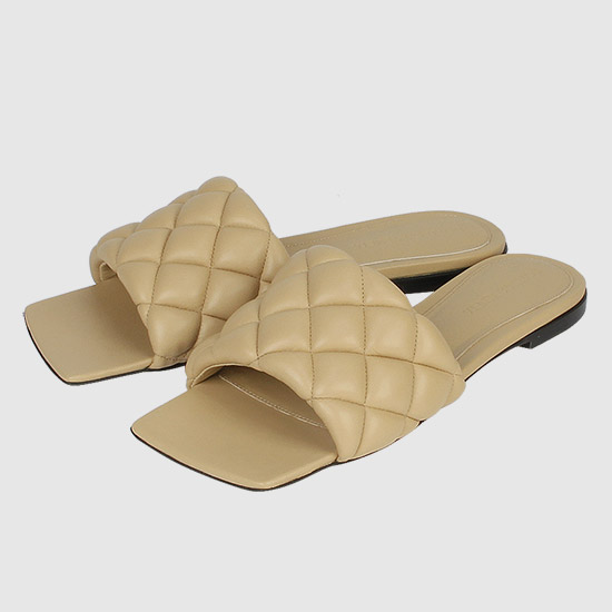 보테가베네타 패딩 플랫 샌들 627710 VBRR0 2624 CANE SUGAR