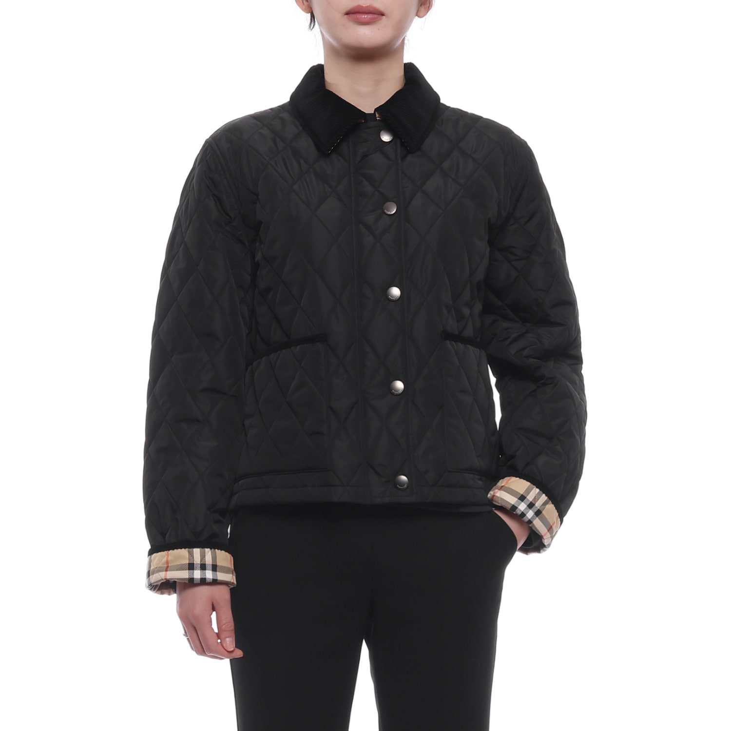 26FW 여성 퀼팅 크롭 재킷 (8107465 BLACK SAND 26F)