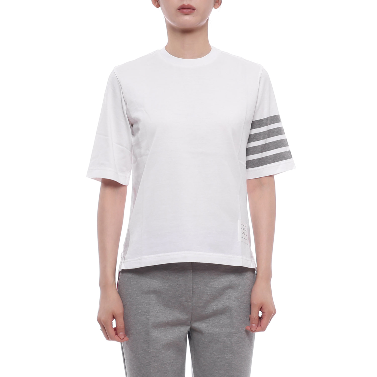 26FW 여성 사선 스트라이프 반팔티셔츠 (FJS102G 07862 100 26F)