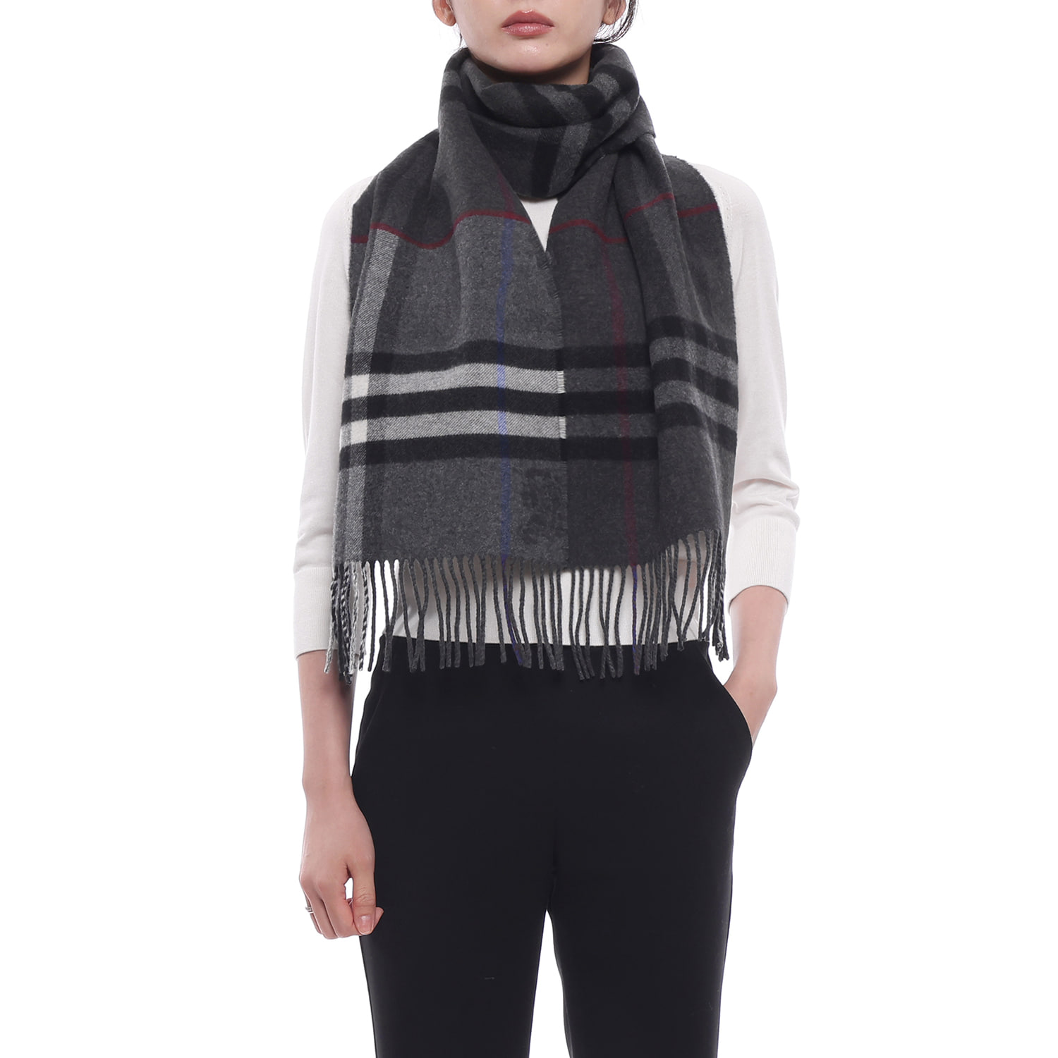 26FW 여성 컨트라스트 체크 캐시미어 머플러 (8117706 MARLBOROUGH CHARCOAL W 26F)