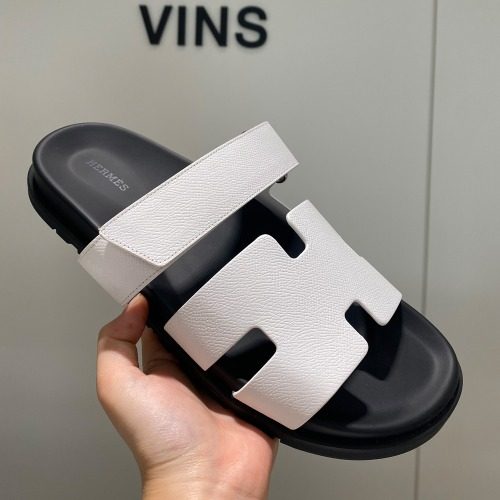 HERMES ์ํ๋ Sandals ์ฑ์ก White