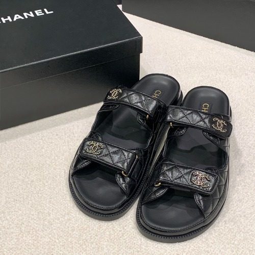 CHANEL Patent CC Logo Velcro Slippers Black Men'sμ©