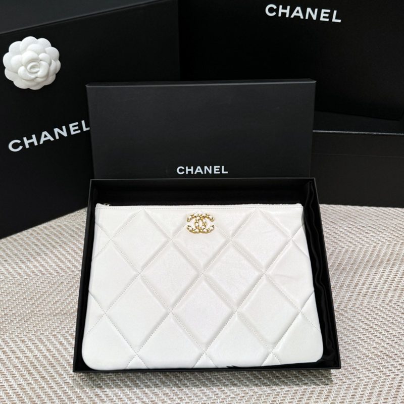 CHANEL Calfskin 나인틴 Clutch White Medium