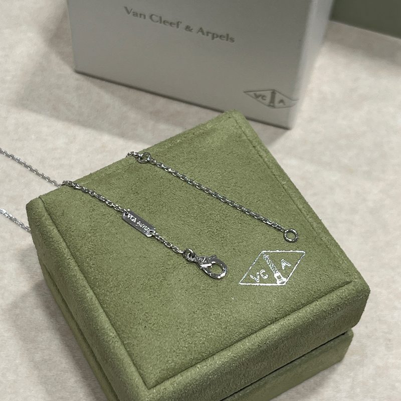 VAN CLEEF & ARPELS