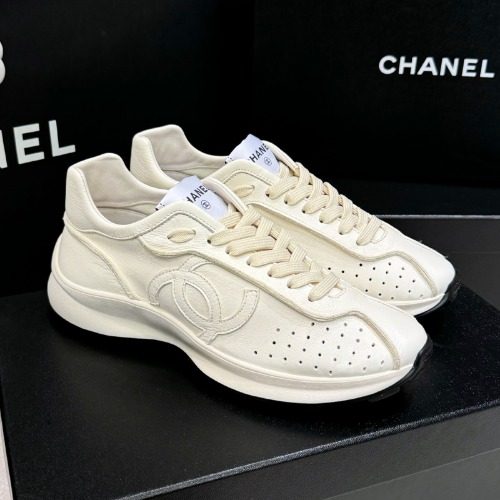 CHANEL Perforated Big Logo Leather Sneakers μμ΄λ³΄λ¦¬ White Women'sμ©