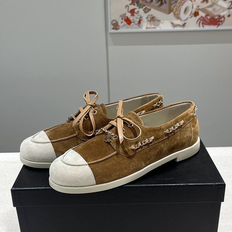 CHANEL Suede Calfskin Gold Chain 배색 모카신 Loafers 브라운 White Men's용