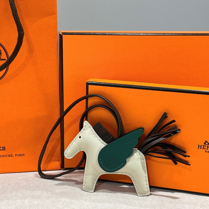 에르메스 참 카프스킨&램스킨 로데오 페가수스 PM 장식 참 아이보리 진그린 진브라운