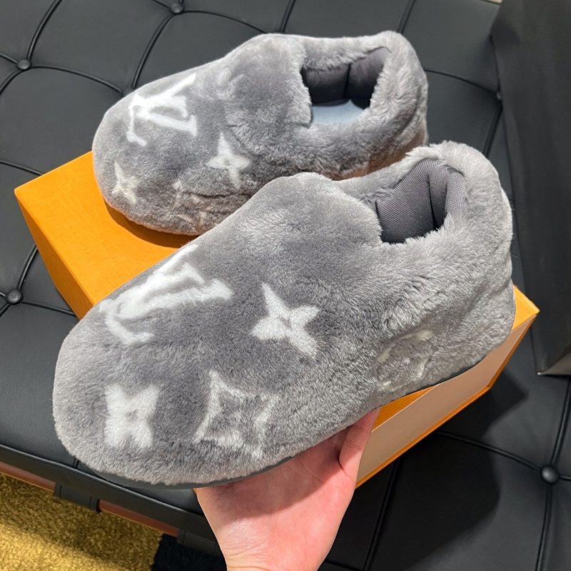 LOUIS VUITTON LV μν° Slip-On μνΈλΌμνΈ κ·Έλ μ΄ Monogram Shearling