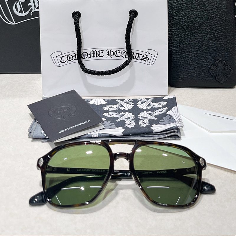 CHROME HEARTS