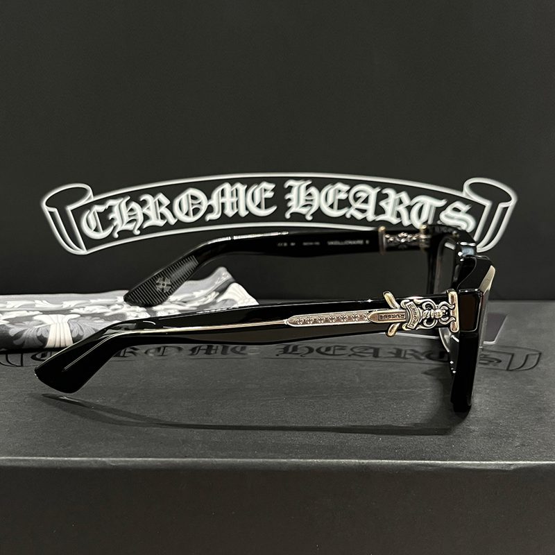CHROME HEARTS