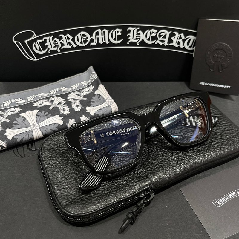 CHROME HEARTS
