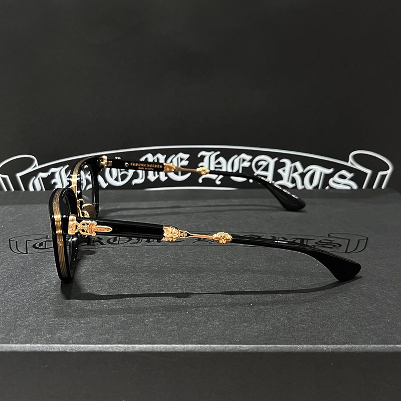 CHROME HEARTS