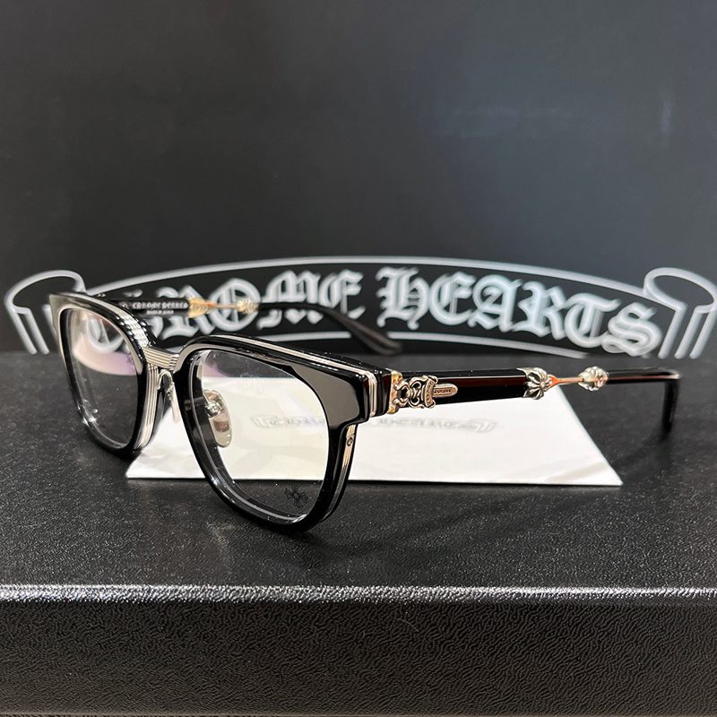 CHROME HEARTS