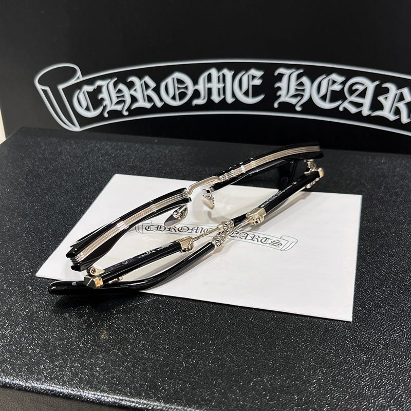 CHROME HEARTS