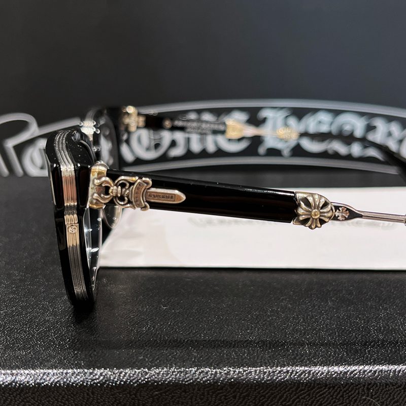 CHROME HEARTS