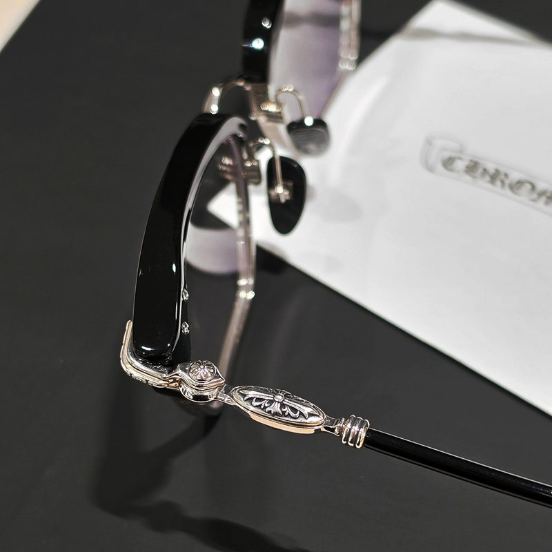 CHROME HEARTS