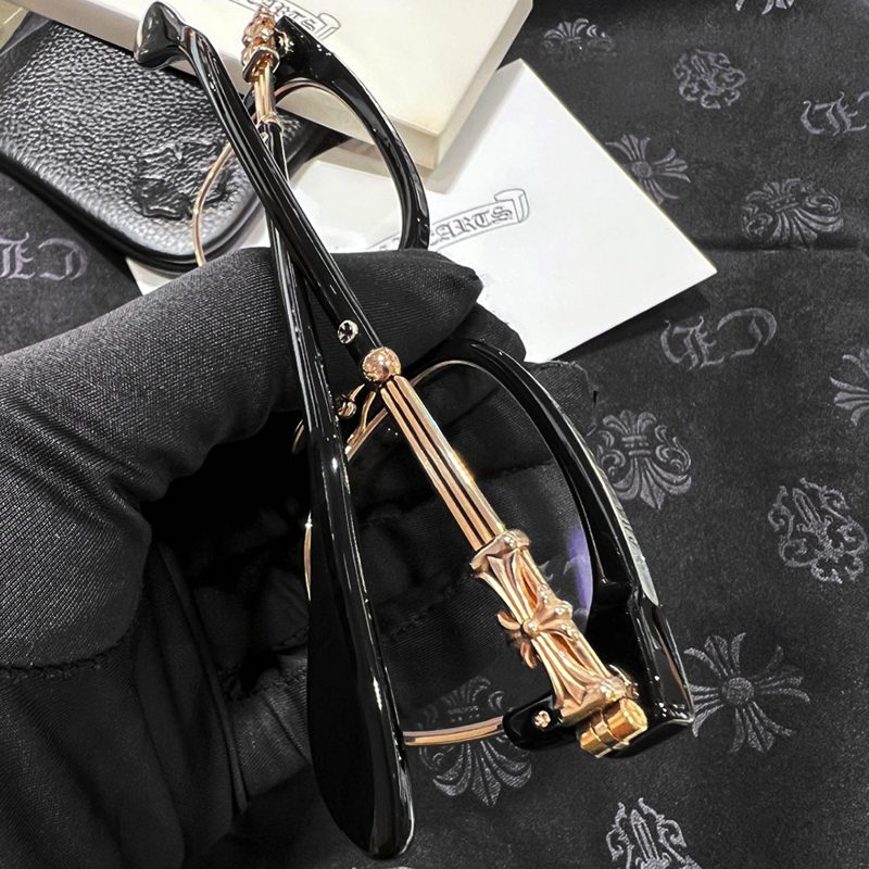 CHROME HEARTS