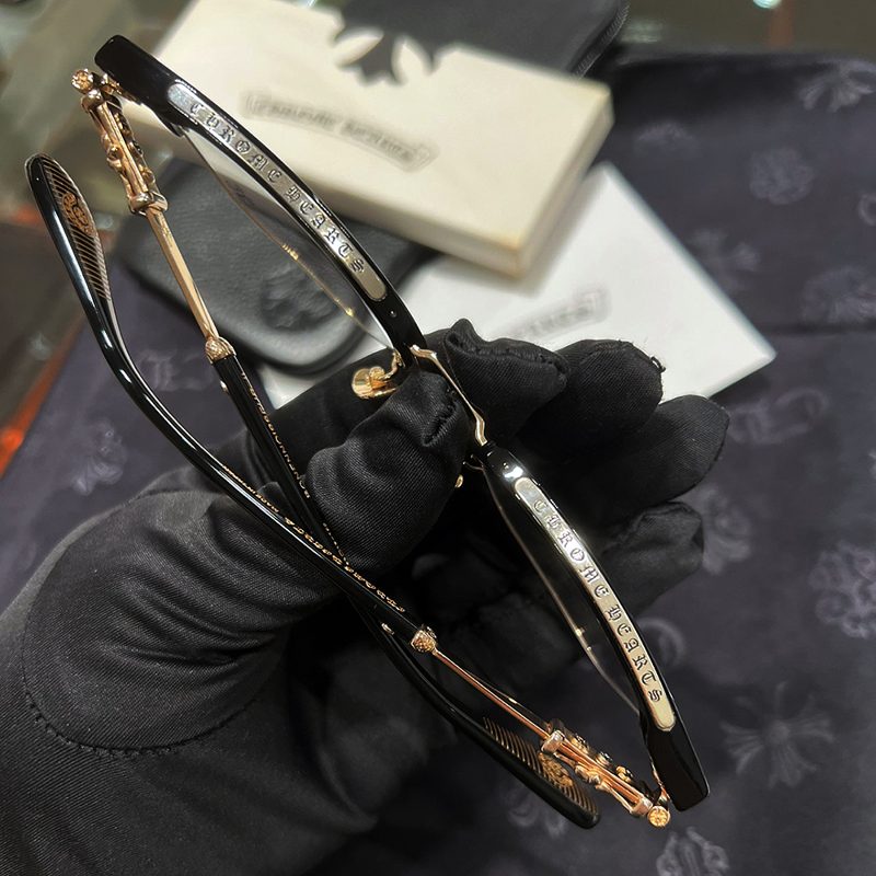 CHROME HEARTS