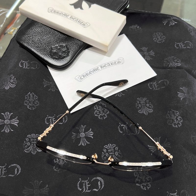CHROME HEARTS