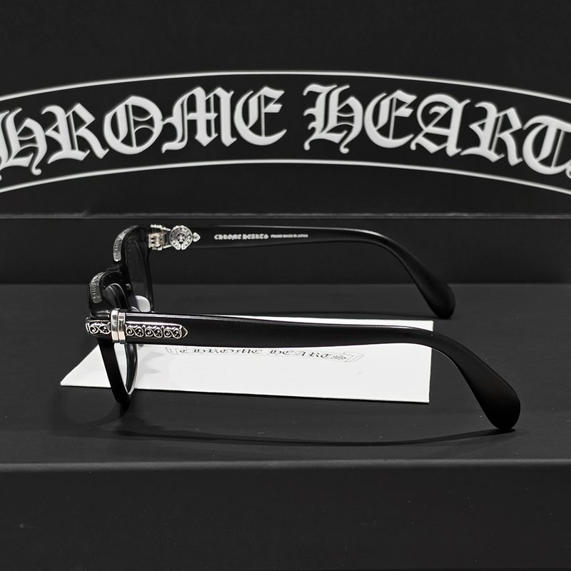 CHROME HEARTS
