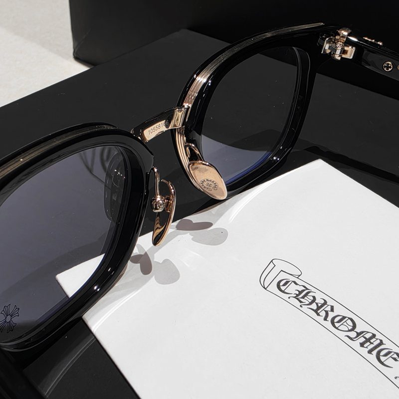 CHROME HEARTS