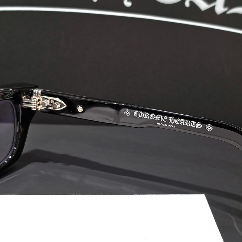 CHROME HEARTS