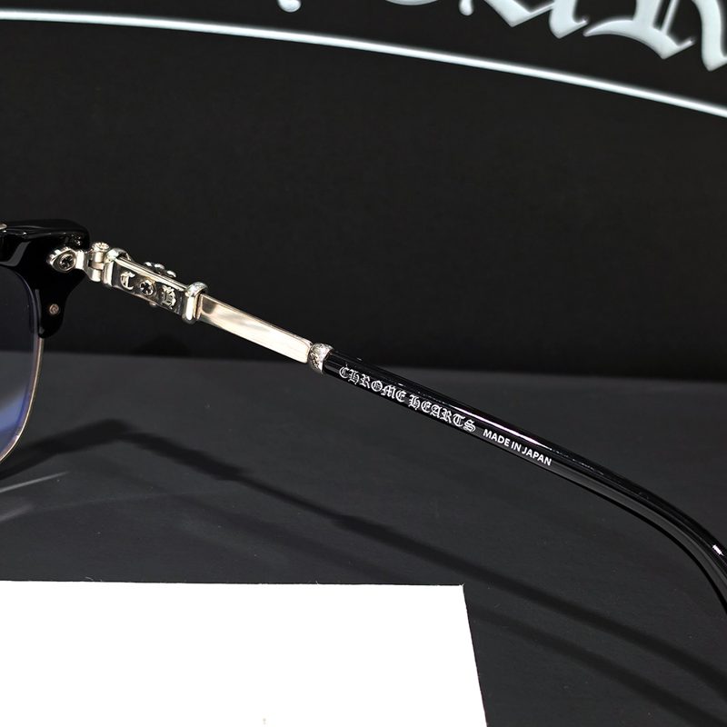 CHROME HEARTS