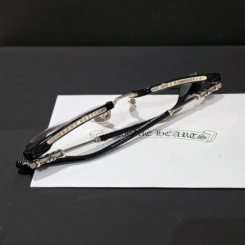CHROME HEARTS