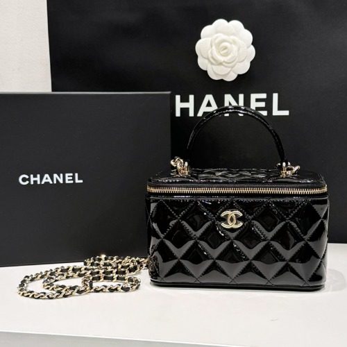 CHANEL ννΈλ€ λ² λν°λ°± Patent Gold-Tone Black (λ΄λΆ κ±°μΈ)