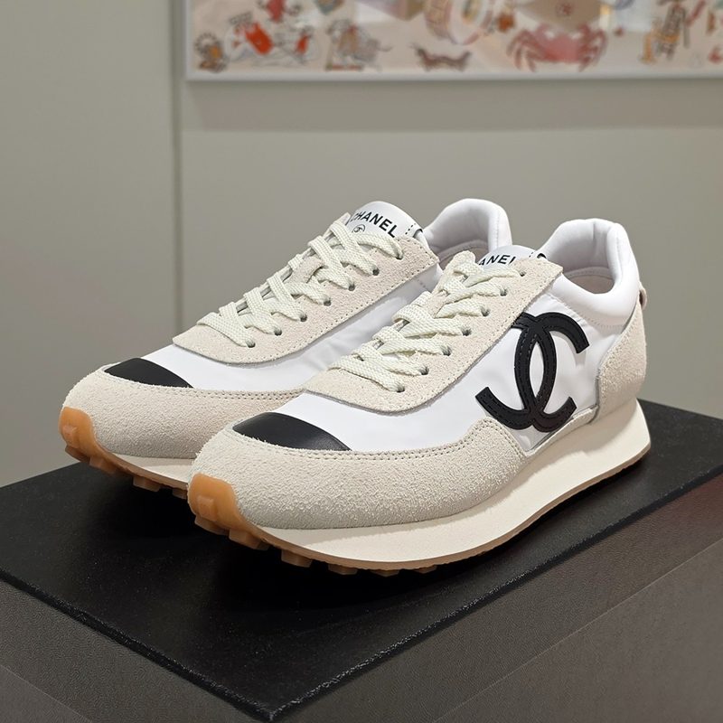 CHANEL BigCC Logo Embossed Suede Sneakers White κ΅½