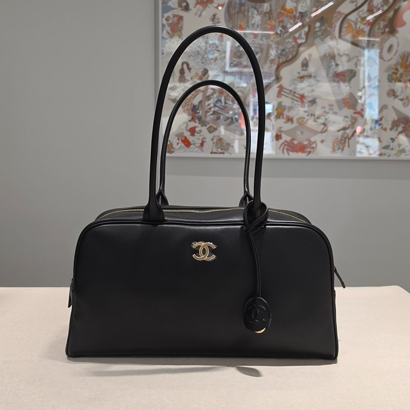 CHANEL Shoulder Bag / 26๋
๋ณผ๋ง๋ฐฑ Black Gold-Tone