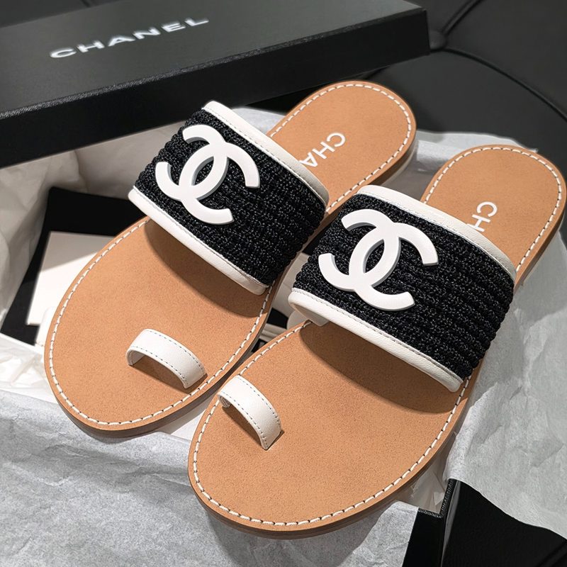 CHANEL Sandals / Big Logo ์ฐ๋ Flat Flip-Flops 36.5