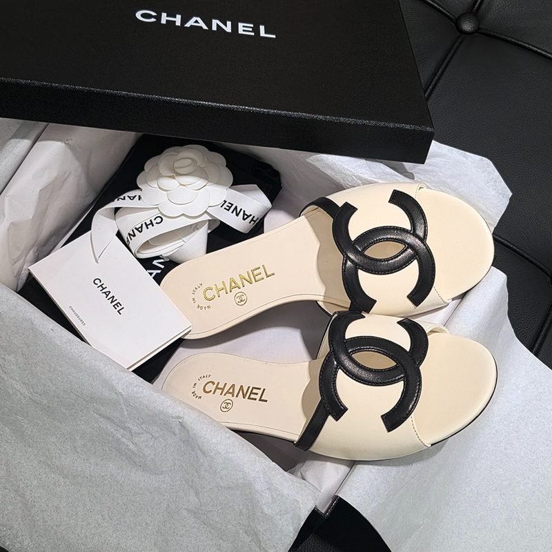 CHANEL Sandals / CC Black Line Slippers μμ΄λ³΄λ¦¬