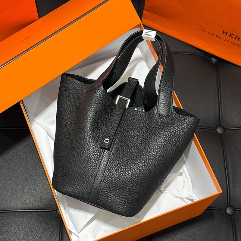 HERMES ClΓ©mence νΌμ½ν Lock 18 Bag νλμ¨μ΄ Black νλΌλ νλμ¨μ΄