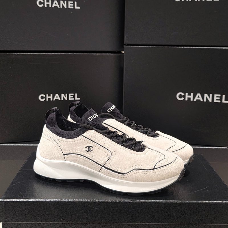 CHANEL 26년 최신상 Knit Suede White Mini Logo Sneakers Women's용