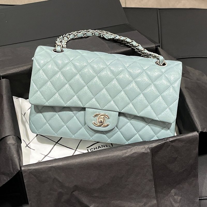 CHANEL Classic 플랩백 Medium 캐비어 스킨 스카이블루 하늘색 은장
