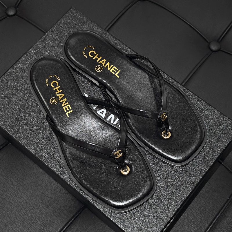 CHANEL Gold-Tone CC Logo Square Flip-Flops Black