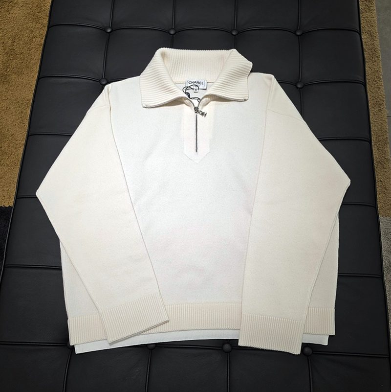 CHANEL Knit / Pullover ๋ฐ์ง์
Sweater White