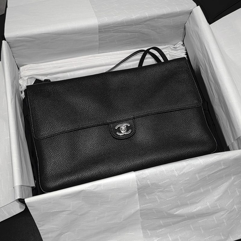 CHANEL Shoulder Bag / Calfskin Maxi 플랩백 Black 은장