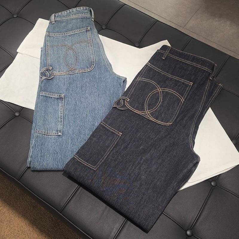 샤넬 청바지/26FW 프리컬렉션 CC 로고 스티치 백포켓 카고 진청 데님 팬츠