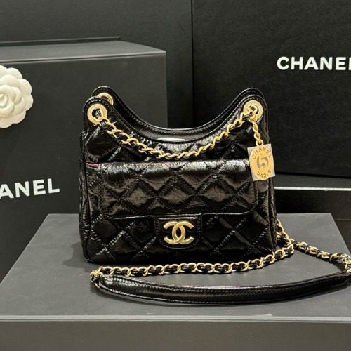 CHANEL 호보백 샤이니 크럼플드 Calfskin Black Gold-Tone Small