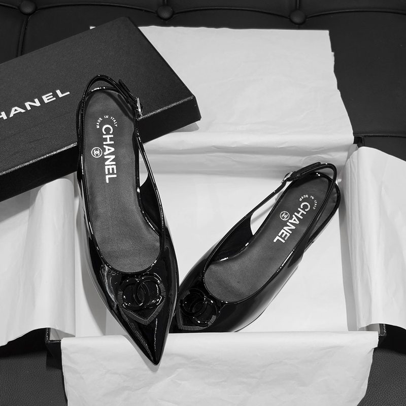 CHANEL Dress Shoes / Patent Heart ์ฌ๋ณผ Slingback Flat Shoes Black