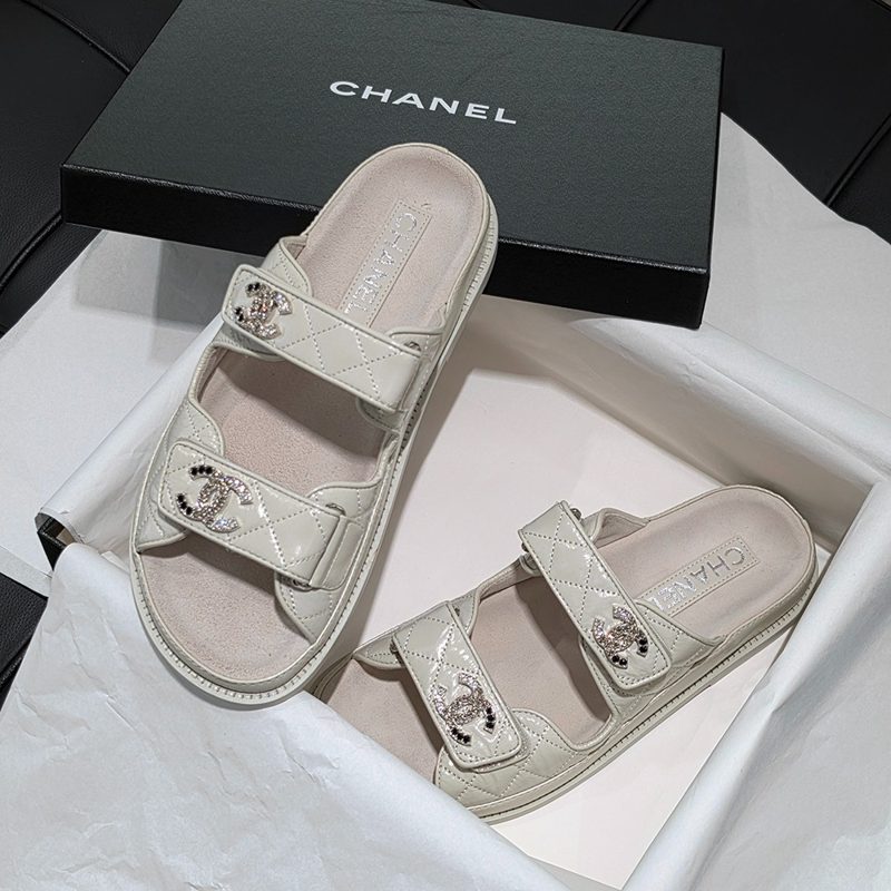 CHANEL Mules / Velcro Slippers Crystal CC Logo 연베이지 37
