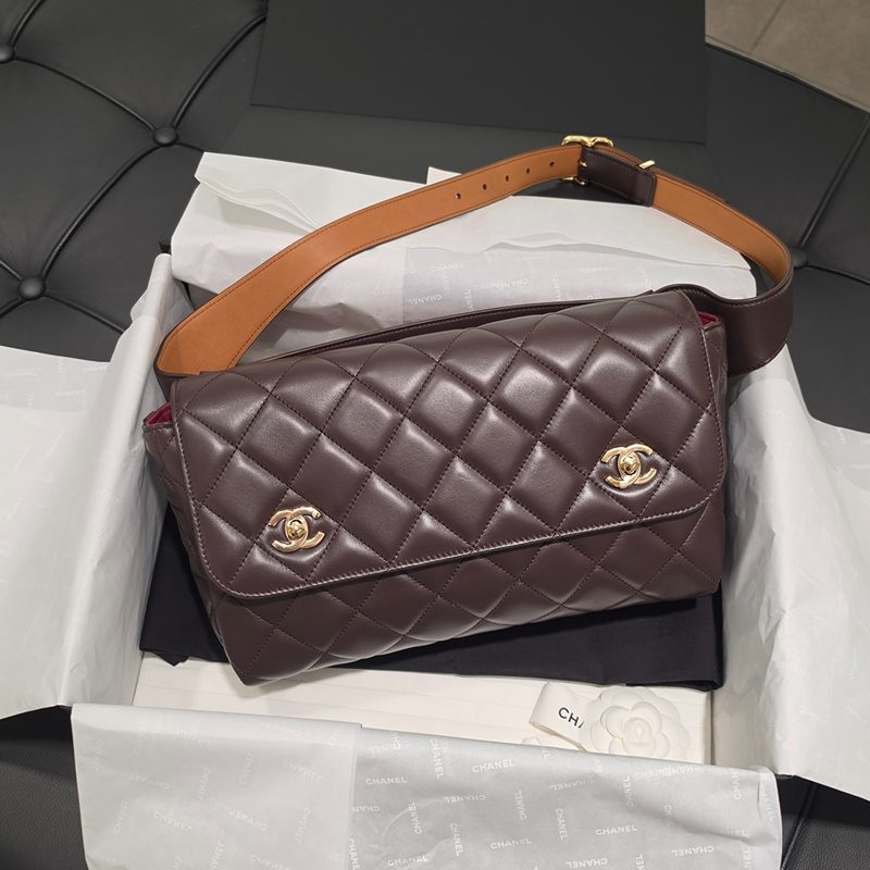 CHANEL Crossbody Bag / 26A 곡방 Waist Bag CCLogo νμ ν΄λ½ Flap λΈλΌμ΄ Lambskin