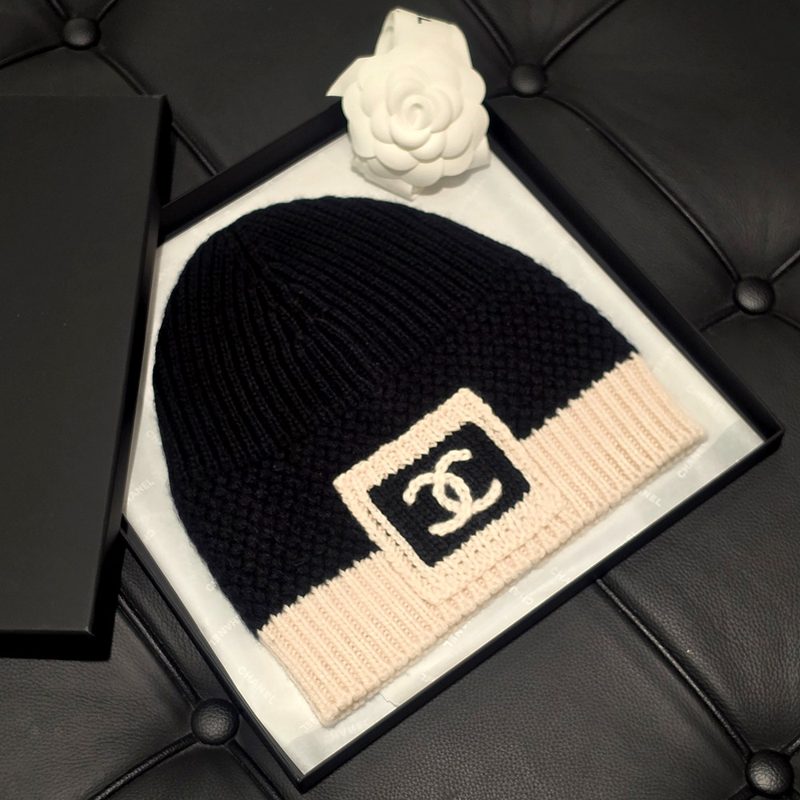 CHANEL Square CC Logo Black ๋ฒ ์ด์ง Beanie