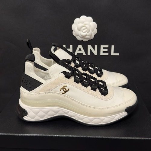 CHANEL λ―Ήμ€λ νμ΄λ² Calfskin μμ΄λ³΄λ¦¬ Gold-Tone CC Logo Sneakers