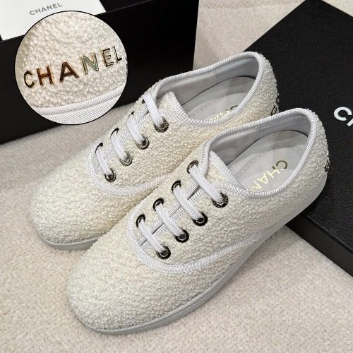 CHANEL Fleece 아이보리 뒷굽 Gold-Tone Stud 단화