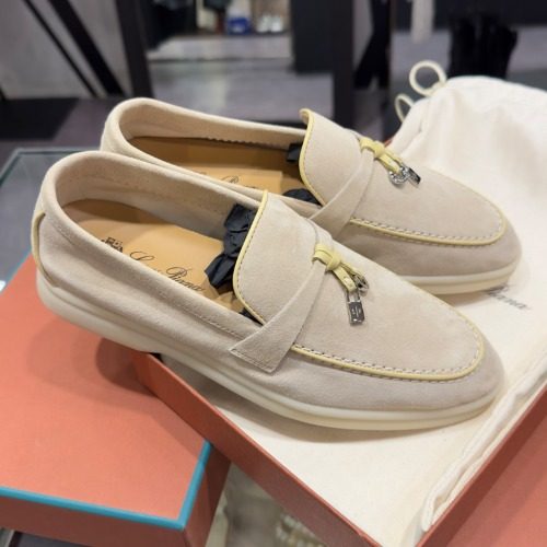 로로피아나 썸머 참스 Suede 워크 Loafers 모카신 아이보리 옐로우참