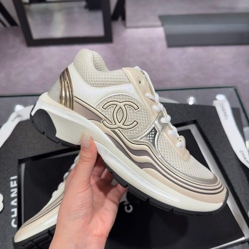 CHANEL Fabric 라미네이티드 Gold 베이지 Sneakers